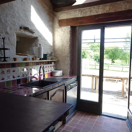 On A Beautiful Medieval Estate 펜션