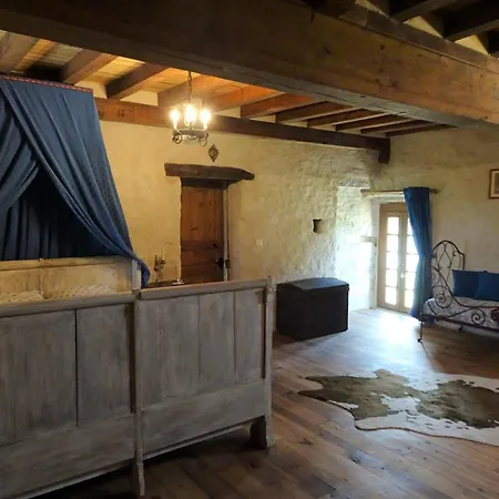 On A Beautiful Medieval Estate 펜션 *