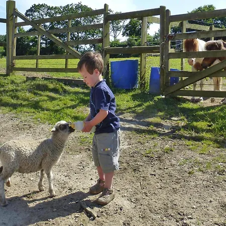 펜션 On A Beautiful Medieval Estate Saint-Lo-d'Ourville