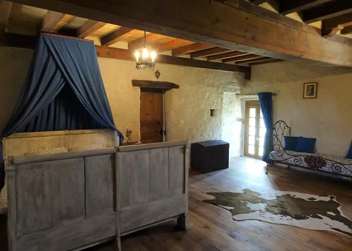 On A Beautiful Medieval Estate 펜션 *