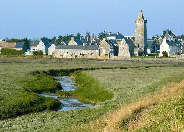 On A Beautiful Medieval Estate 펜션 Saint-Lo-d'Ourville